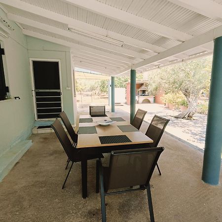 Ninemia Country House Vromonerion Bagian luar foto